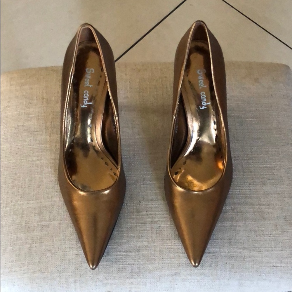🆕✨Bronze Pointy Pumps - Picture 1 of 3